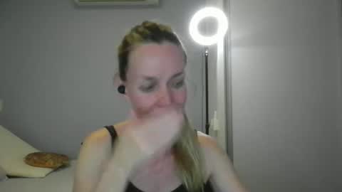 Anny online show from 12.14.25