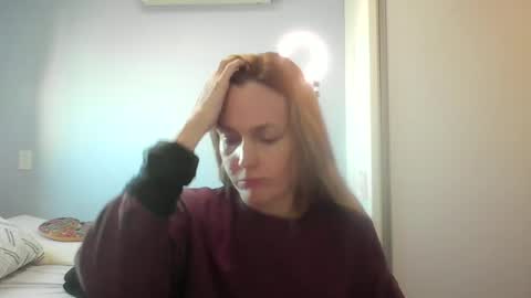 Snapshot of crazyanny chatting on 06.18.26 Anny online show from 06.18.26