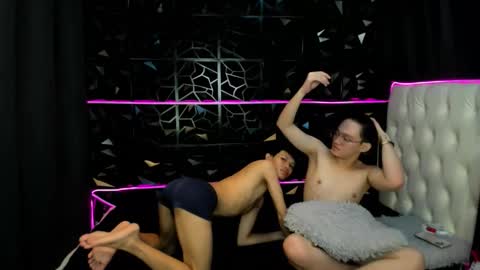 Snapshot of crazyasiantwink chatting on 02.11.26 James online show from 02.11.26