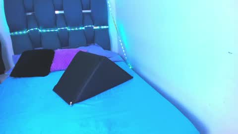 Snapshot of crazybaby_squirt chatting on 06.27.26 crazybaby_squirt online show from 06.27.26