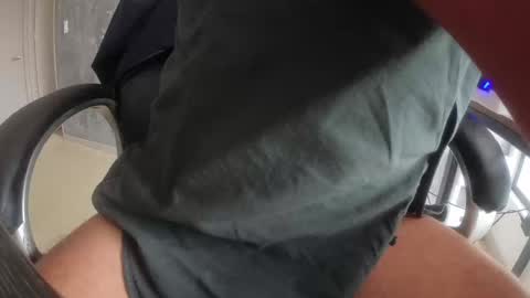 Snapshot of crazylive5 chatting on 02.05.25 crazylive5 online show from 02.05.25