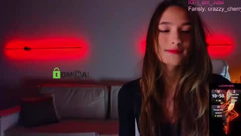 Snapshot of crazzy_cherry chatting on 01.09.25 crazzy cherry online show from 01.09.25