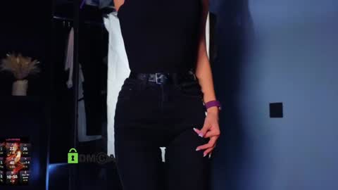 Snapshot of crazzy_cherry chatting on 10.22.25 crazzy cherry online show from 10.22.25