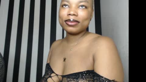 Snapshot of creamy_xvanila chatting on 05.25.26 venessa online show from 05.25.26