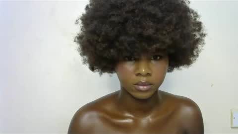 Snapshot of creamybabee chatting on 01.17.25 queen online show from 01.17.25