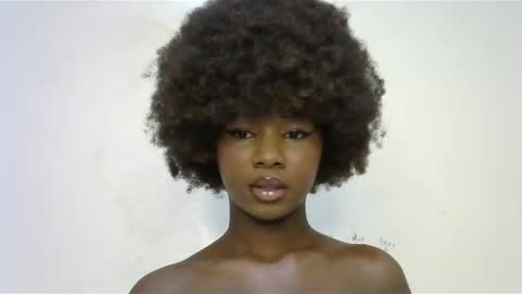 Snapshot of creamybabee chatting on 01.18.25 queen online show from 01.18.25