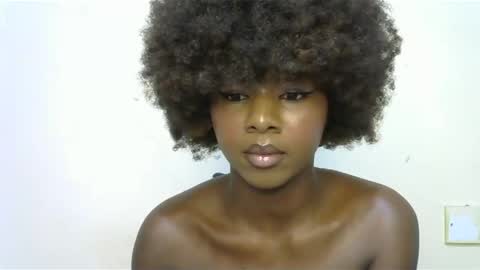 Snapshot of creamybabee chatting on 01.18.25 queen online show from 01.18.25