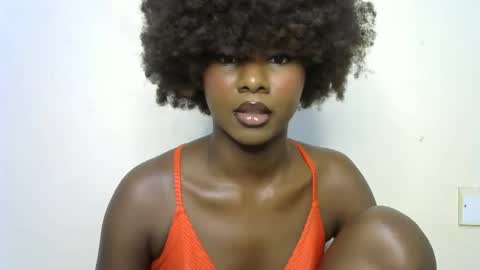 Snapshot of creamybabee chatting on 03.02.25 queen online show from 03.02.25