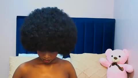 Snapshot of creamybabee chatting on 04.12.26 queen online show from 04.12.26