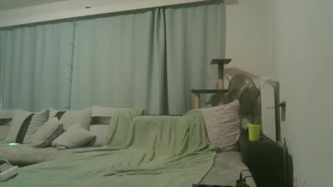 Snapshot of creamybiscuits12 chatting on 10.04.25 creamybiscuits12 online show from 10.04.25