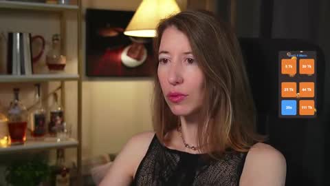 Snapshot of creme_dela_creme chatting on 11.11.25 Quinn de la Creme online show from 11.11.25