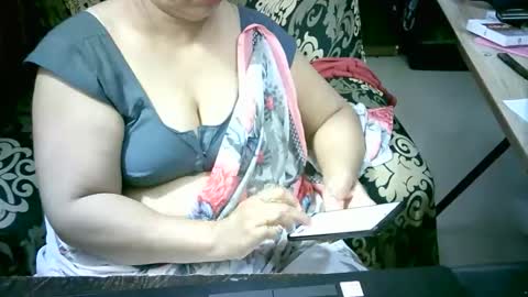 Snapshot of crezybhabihot chatting on 05.16.26 Sonika69 online show from 05.16.26