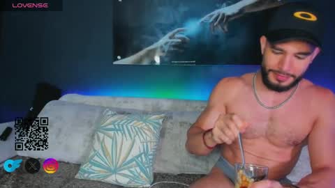 Snapshot of crhistian1_ chatting on 02.01.25 CRHISTIAN online show from 02.01.25