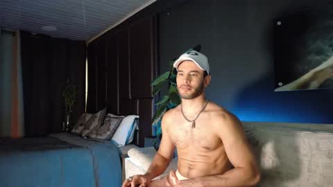 Snapshot of crhistian1_ chatting on 10.21.25 CRHISTIAN online show from 10.21.25