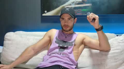 Snapshot of crhistian1_ chatting on 10.23.25 CRHISTIAN online show from 10.23.25