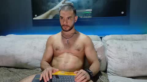 Snapshot of crhistian1_ chatting on 10.31.25 CRHISTIAN online show from 10.31.25