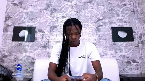 Snapshot of criisbrown_ chatting on 11.20.25 CriisBrown online show from 11.20.25