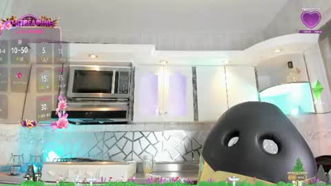 Snapshot of crisozzz chatting on 06.14.26 Cristina Onazis online show from 06.14.26