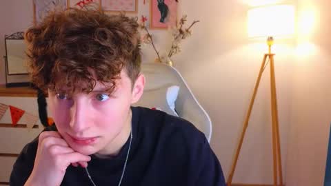 Snapshot of crisp1n chatting on 11.11.25 Chris online show from 11.11.25