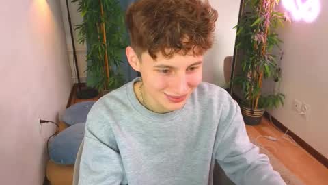 Snapshot of crisp1n chatting on 03.12.26 Chris online show from 03.12.26