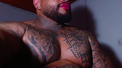 Snapshot of criss_zander202 chatting on 12.10.24 criss zander online show from 12.10.24