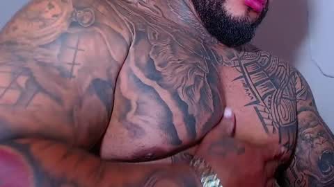 Snapshot of criss_zander202 chatting on 12.12.24 criss zander online show from 12.12.24