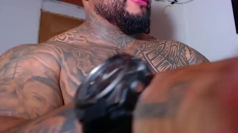 Snapshot of criss_zander202 chatting on 12.13.24 criss zander online show from 12.13.24