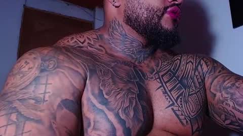 Snapshot of criss_zander202 chatting on 12.19.24 criss zander online show from 12.19.24