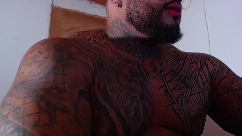 Snapshot of criss_zander202 chatting on 12.23.24 criss zander online show from 12.23.24