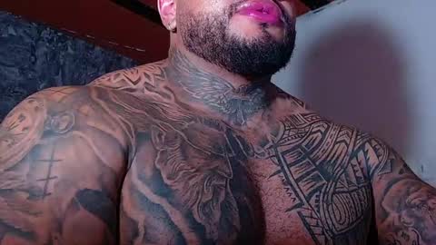 Snapshot of criss_zander202 chatting on 01.28.25 criss zander online show from 01.28.25