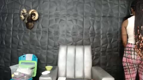 Snapshot of cristal_smith06 chatting on 09.12.25 Hanna online show from 09.12.25