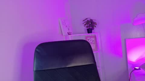 Nicole  Connection time 220pm-910pmCol online show from 03.05.26