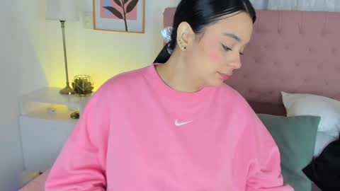 Snapshot of cristalcutte_ chatting on 01.18.25 Cristal Cute online show from 01.18.25