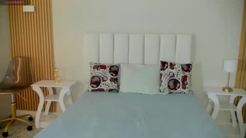 Snapshot of cristale69 chatting on 09.30.25 cristale69 online show from 09.30.25