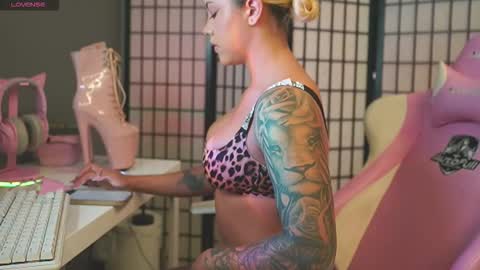 Laura online show from 12.03.25