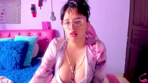 Snapshot of cristaln07 chatting on 11.23.25 Natis online show from 11.23.25