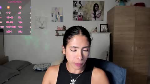 Snapshot of cristamunez chatting on 02.12.26 veronika online show from 02.12.26