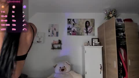 Snapshot of cristamunez chatting on 02.13.26 veronika online show from 02.13.26