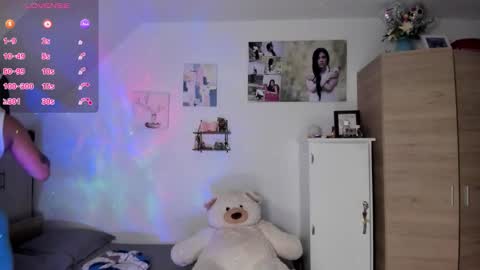 Snapshot of cristamunez chatting on 02.14.26 veronika online show from 02.14.26