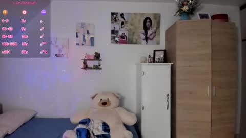 Snapshot of cristamunez chatting on 02.23.26 veronika online show from 02.23.26