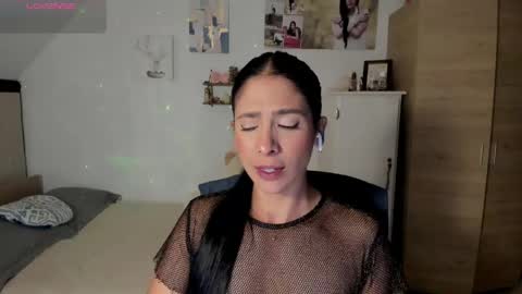Snapshot of cristamunez chatting on 04.19.26 veronika online show from 04.19.26