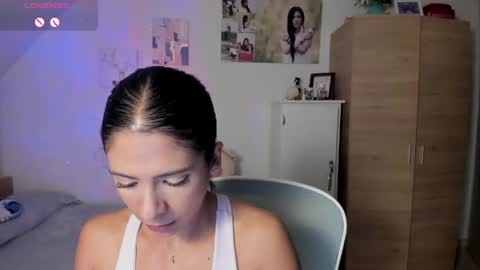 Snapshot of cristamunez chatting on 04.22.26 veronika online show from 04.22.26