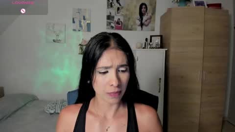 Snapshot of cristamunez chatting on 04.28.26 veronika online show from 04.28.26