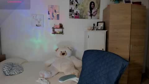 Snapshot of cristamunez chatting on 04.29.26 veronika online show from 04.29.26
