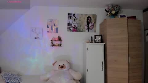Snapshot of cristamunez chatting on 04.30.26 veronika online show from 04.30.26