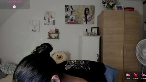 Snapshot of cristamunez chatting on 05.15.26 veronika online show from 05.15.26