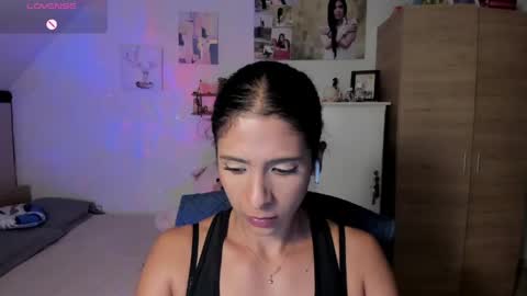 Snapshot of cristamunez chatting on 05.17.26 veronika online show from 05.17.26