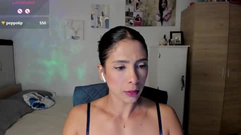 Snapshot of cristamunez chatting on 05.22.26 veronika online show from 05.22.26