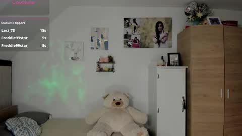 Snapshot of cristamunez chatting on 05.23.26 veronika online show from 05.23.26