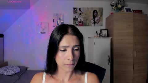 Snapshot of cristamunez chatting on 05.25.26 veronika online show from 05.25.26